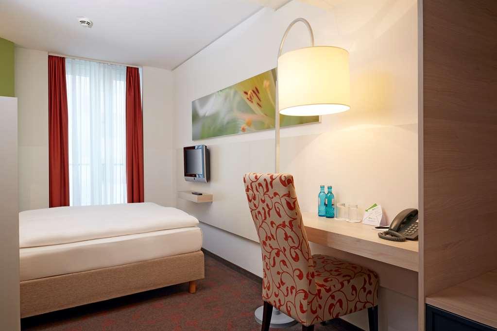 H+ Hotel Muenchen Room photo